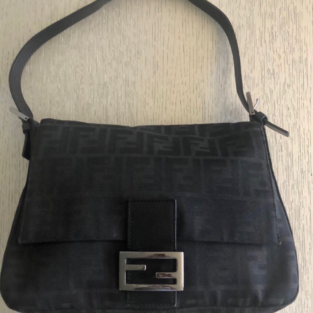 💯AUTH FENDI ZUCCA MAMA BAGUETTE BAG BLACK EUC 🌟